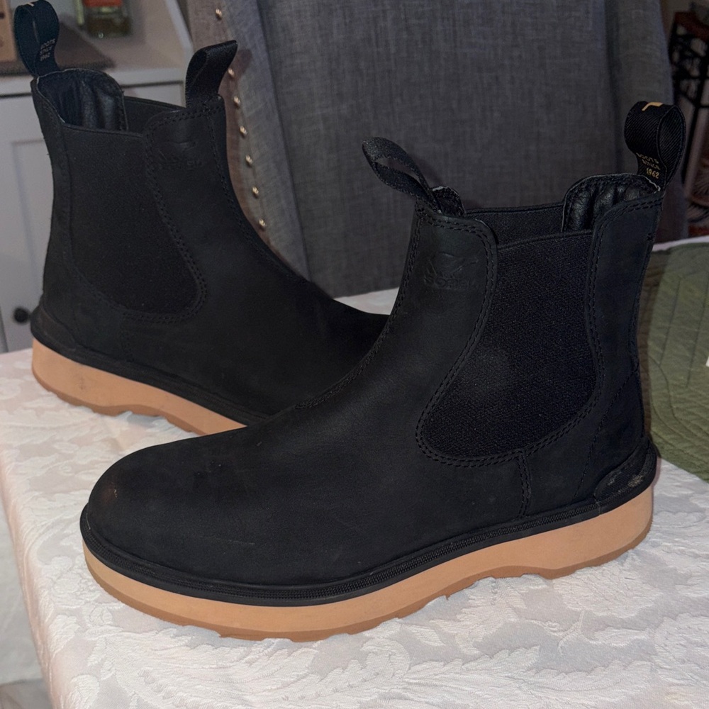 Sorel Black Leather Winter Boots with Tan Sole